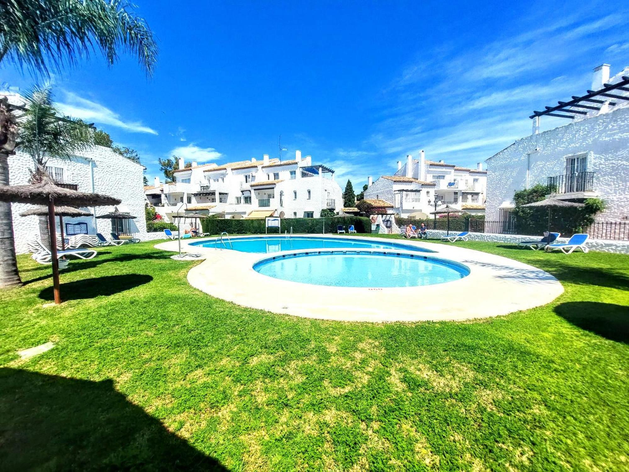 El Paraiso Golf Y Playa 埃斯特波纳 外观 照片